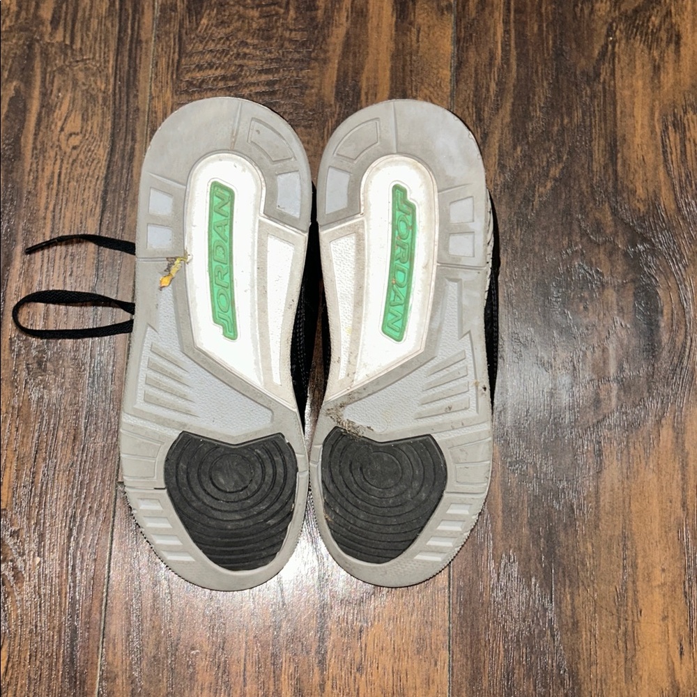 Jordan 3 Retro Shoes - Picture 7 of 9